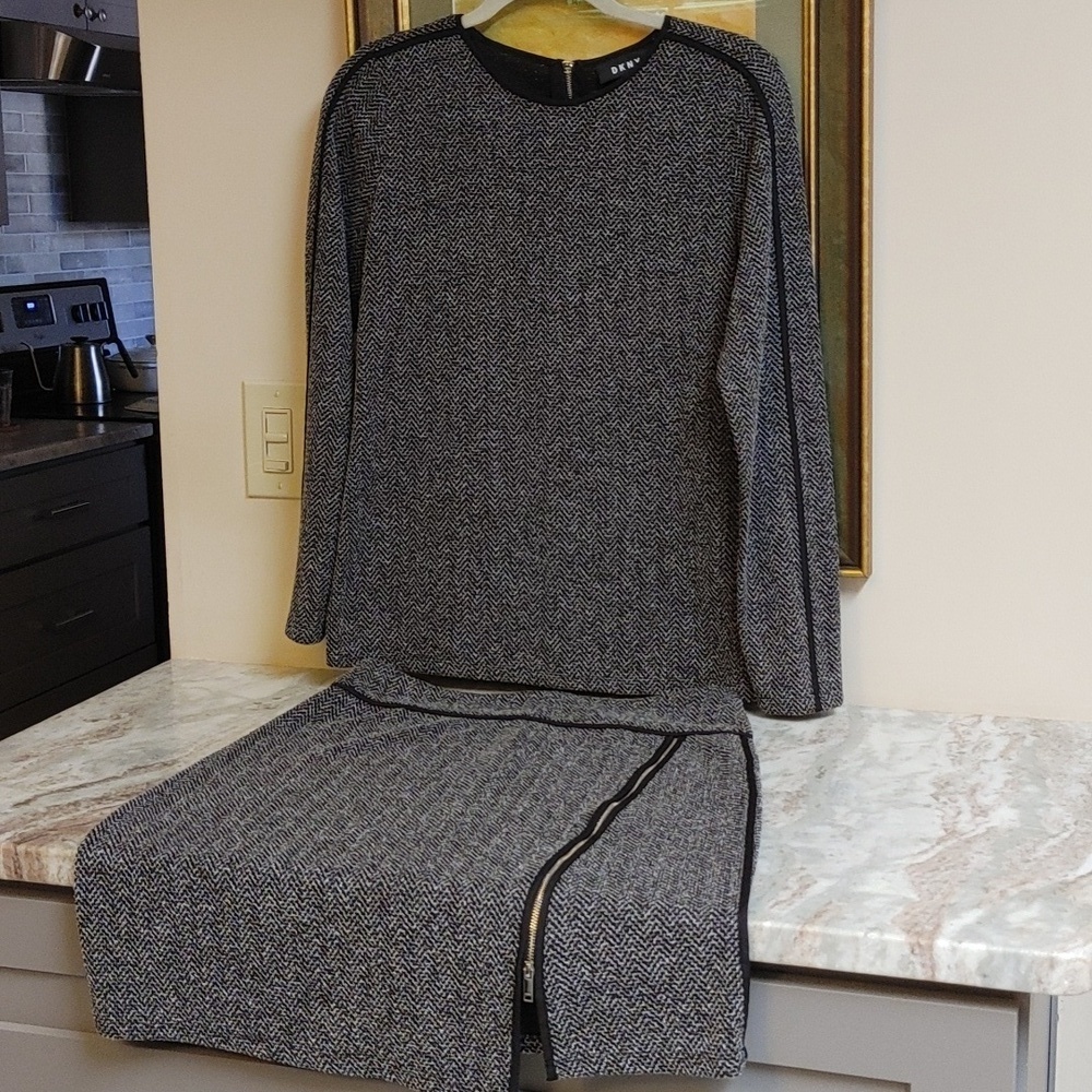 DKNY TWEED SKIRT AND LONG SLEEVE SET SIZE 8